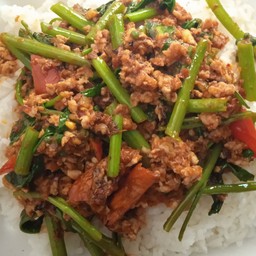 ข้าวราดหมูผัดพริกแกงผักบุ้งจีน
