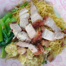 บะหมี่เกี๊ยวแห้ง หมูกรอบ