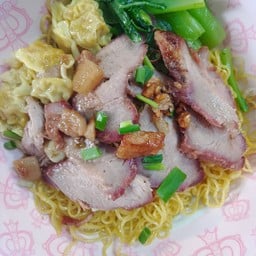 บะหมี่เกี๊ยวน้ำ หมูแดง