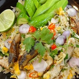 ข้าวผัดปลาทูสมุนไพร