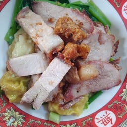 เกี๊ยว แห้ง หมูกรอบ