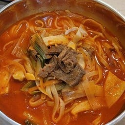 육칼국수Yuk kalguksoo