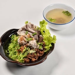 บะหมี่แห้งหมูรวมเครื่องใน