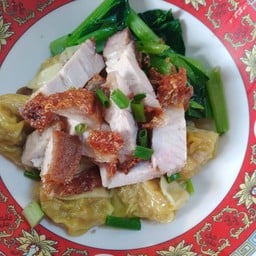 เกี๊ยว น้ำ หมูกรอบ