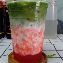 กรีนทีมิลค์สตอเบอร์รี่