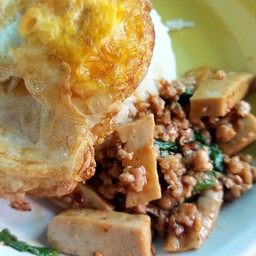 ข้าวกะเพราหมูยอ + หมูสับ