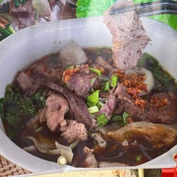 เจ๊ไก่ก๋วยเตี๋ยวเนื้อเปื่อย