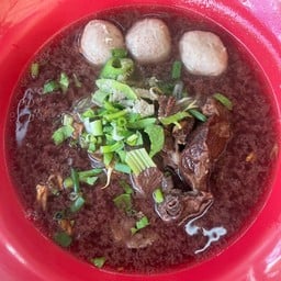 ก๋วยเตี๋ยวโกรวย เนื้อตุ๋น-หมูตุ๋น byเจ้กุล เซเว่นชุมชนสีน้ำเงิน