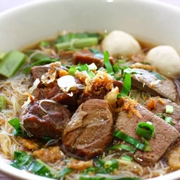ก๋วยเตี๋ยวหมูตุ๋น