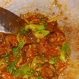 ปลาดุกผัดฉ่าราดข้าว