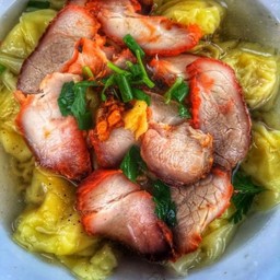 เกี๊ยวหมูแดง