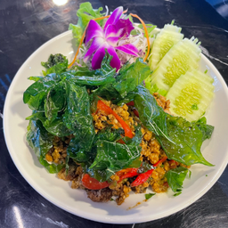 ไข่เยี่ยวม้ากระเพรากรอบ
