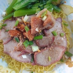 บะหมี่ น้ำ หมูแดง