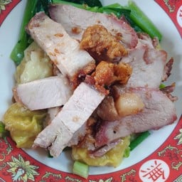 เกี๊ยว แห้ง หมูแดง หมูกรอบ