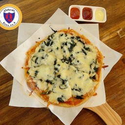 โรตีพิซซ่าหน้าผักโขมอบชีส