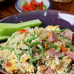ข้าวผัดแหนมชะอม