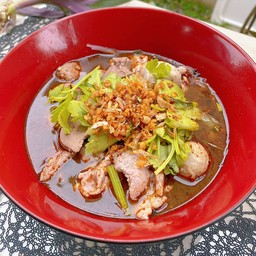 เตี๋ยวหมูสะดุ้งน้ำตกต้มยำ แม่ต้อย