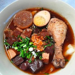 กระเพราพริกแห้ง(ครัวหลังบ้าน)