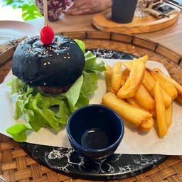 ชุดแบล็คชาโคลเบอร์เกอร์เนื้อวัวเดี่ยว+เฟรนฟราย