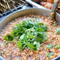 น้ำจิ้มเพิ่ม 10 บาท