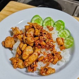 ข้าวราดไก่กระเทียม+ไข่ดาว