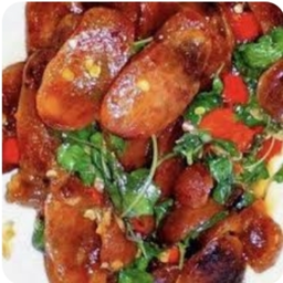 กระเพรากุนเชียงราดข้าว