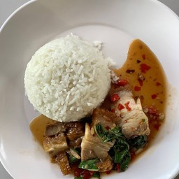 กระเพราหมูกรอบ-ราดข้าว