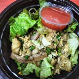 คั่วบะหมี่ ไก่+หมึกกรอบ(2 สหายสายเหลือง)