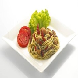 สปาเก็ตตี้ผัดพริกแห้งไก่ย่าง