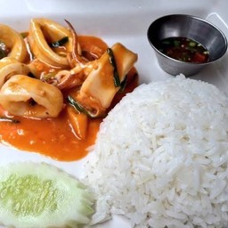ข้าวราดหมึกผัดไข่เค็ม