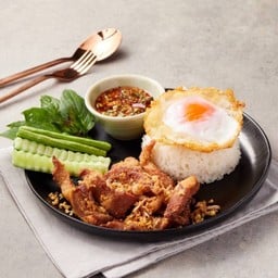 ข้าวหมูทอดเบรกแตก ไข่ดาว