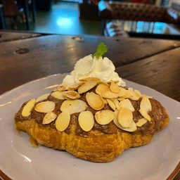 ครัวซองนูเทลล่าอัลม่อน