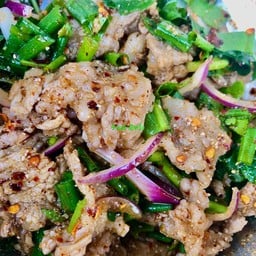 ร้านยำอิหวึ่ง ตลาดเป๊ปซี่