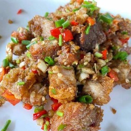 หมูกรอบผัดพริกเกลือ