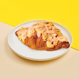 Almond Croissant I ครัวซองต์อัลมอนด์