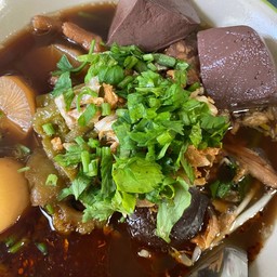 ก๋วยเตี๋ยวไก่มะระตีนไก่ +ข้อไก่