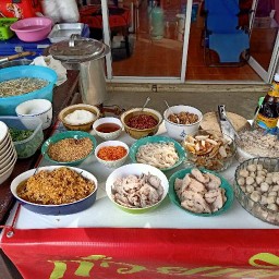 ตุ๊กตาก๋วยเตี๋ยวหมูสูตรโบราณเครืี่องแน่นๆ ท่ายายโหมด