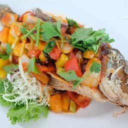 ปลากะพงผัดเปรี้ยวหวาน