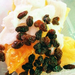 กรอบ ลูกเกด มะพร้าวอ่อน