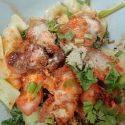 เกี๊ยวหมูแดงหมูกรอบ