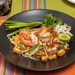 ผัดไทยวุ้นเส้นกุ้งสดใหญ่