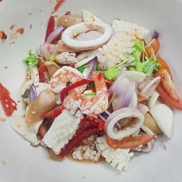 ก๋วยเตี๋ยวโบนันซ่า ส้มตำ ยำระเบิด ขนมจีนน้ำเงี้ยวรสเด็ด