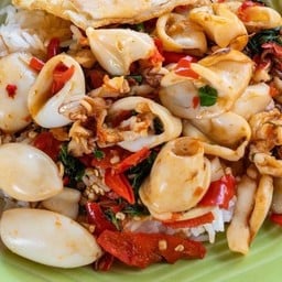 ข้าวกระเพราปลาหมึก