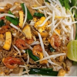 ตามสั่งครัวหรรษา( อาหารตามสั่ง ผัดไท และก๋วยเตี๋ยวคั่ว) ลาดปลาเค้า6/1