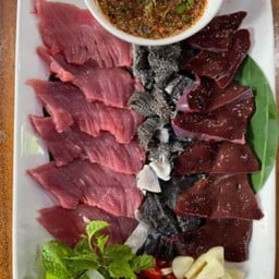 ร้านส้มตำตลาดเหลือง@ ตลาดนาเกลือ .