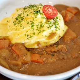 ข้าวแกงกะหรี่ไข่พายุ