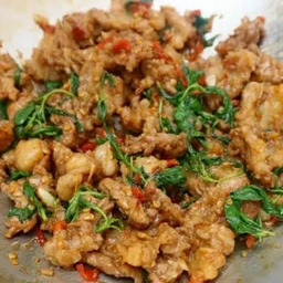 กะเพราหมูชิ้นพริกแห้ง