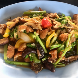 ผัดขึ้นฉ่าย (เป็นกับ)