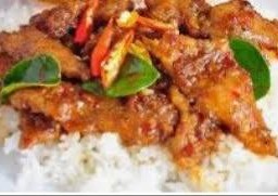 พริแกงหมูหรือไก่ราดข้าว