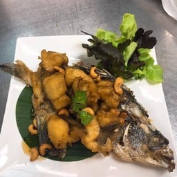 ปลากระพงทอดน้ำปลา